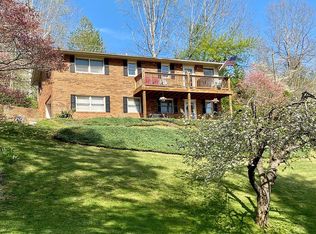 40 Oak Ridge Dr, Clyde, NC 28721