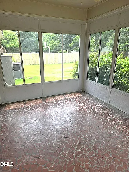 3 bed, 2.5 bath, 1735 sqft, $1,895 — Photo 2