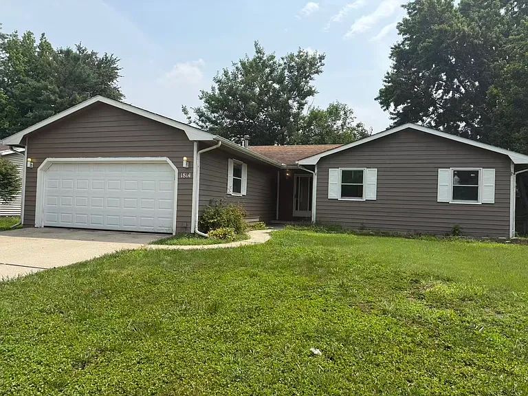 1814 Stratford Dr — Photo 1