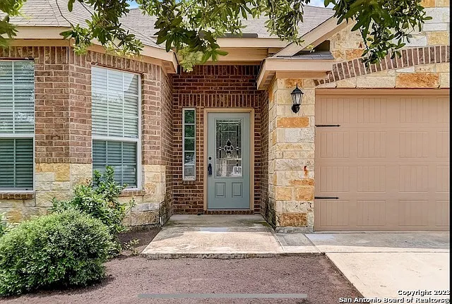 3 bed, 2.0 bath, 1928 sqft, $1,795 — Photo 2