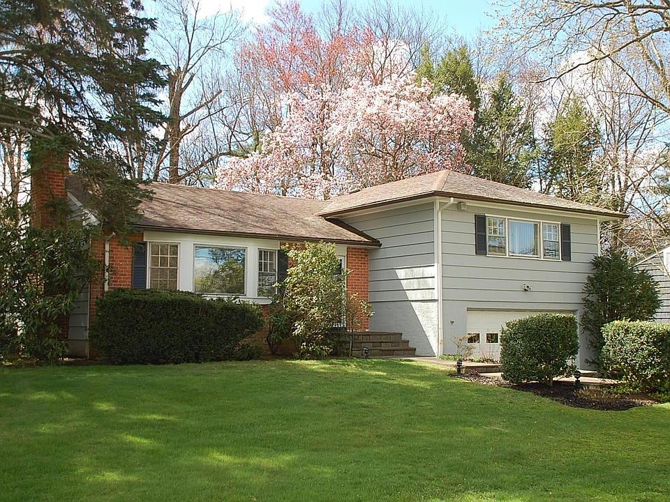 1st image of 27 Maplemoor Ln