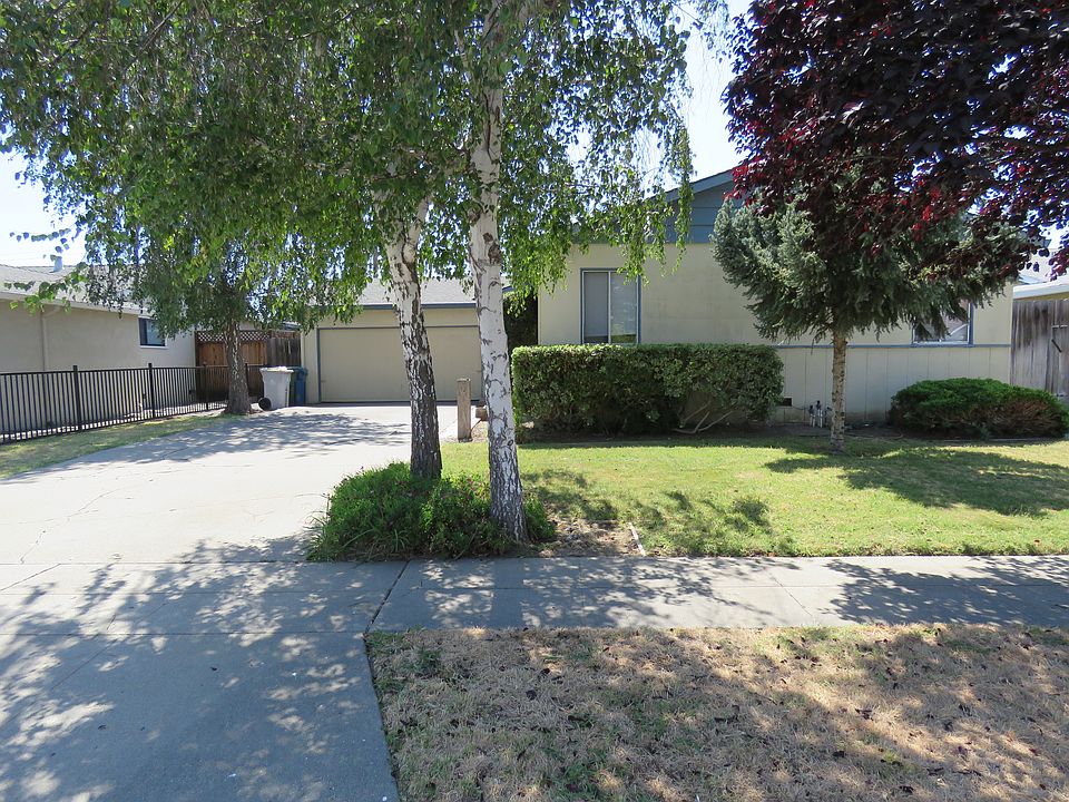 1st image of 43337 Cedarwood Dr