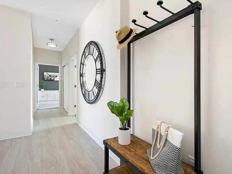 Emerald Row Apartments — Photo 6