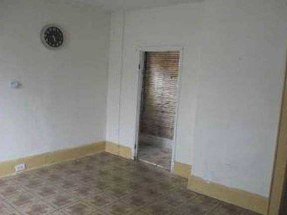 3rd image of 60 Leslie Pl