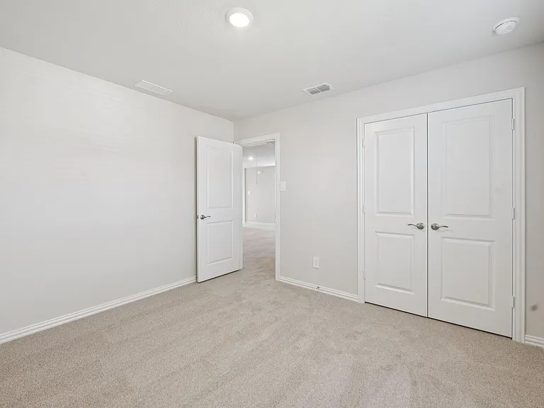 717 Leavenworth Dr — Photo 29