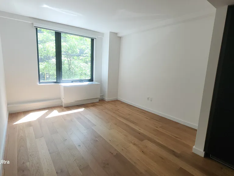 411 35th St #2G — Photo 17