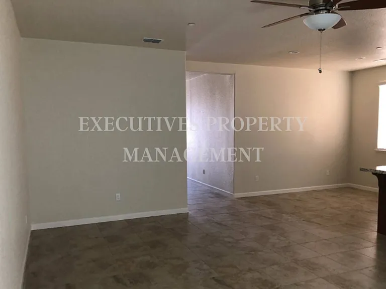 1470 Woodbury Ct — Photo 2