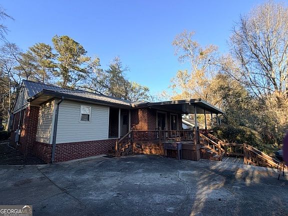 3rd image of 610 W Charlton St