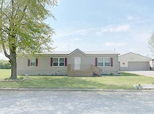1612 County Road 950 N, Fairfield, IL 62837