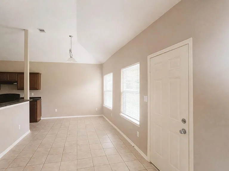 9104 N Green River Dr #A — Photo 16