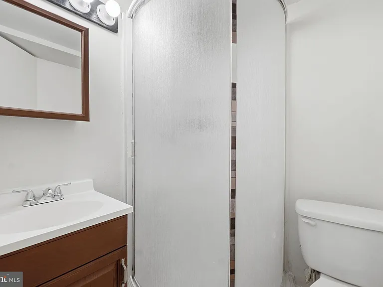 14247 Oxford Dr — Photo 4