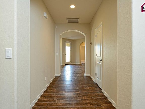 4th image of 875 Maple Park Ave