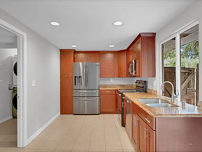 1021 NE 175th St — Photo 11