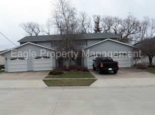 920 Eisenhower Rd, Hiawatha, IA 52233