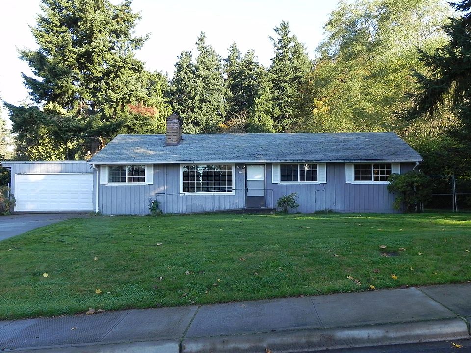 Great opportunity to buy an entry level home.Located close to Kent Station.