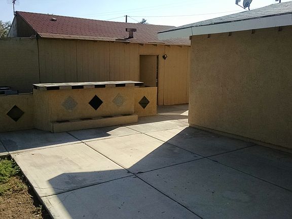4th image of 11185 A Ave