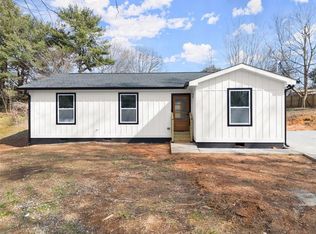 5843 Meadow View Ln, Flowery Branch, GA 30542