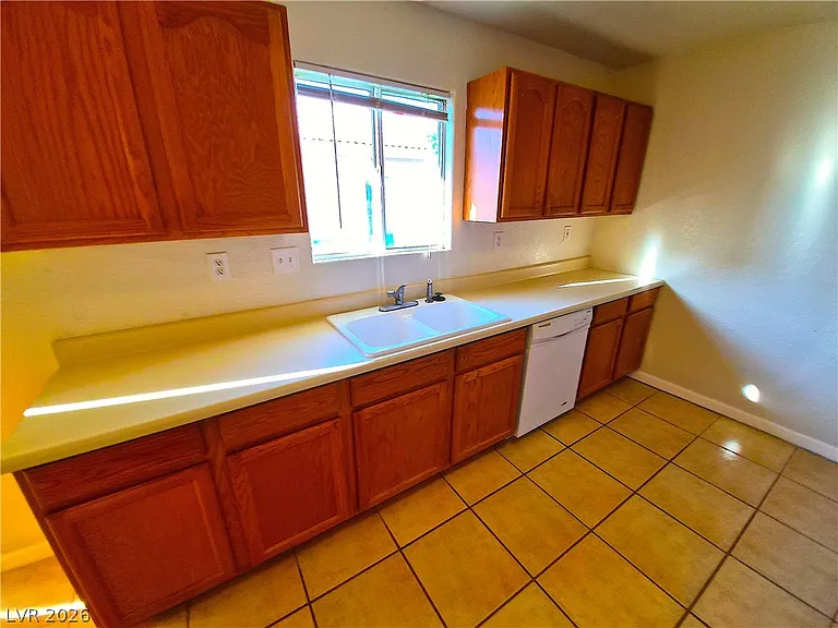 1040 Marne Ct #D — Photo 5