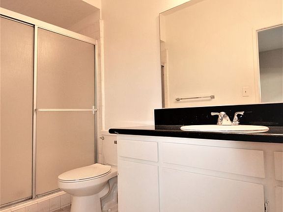 5th image of 14945 Moorpark St APT 105