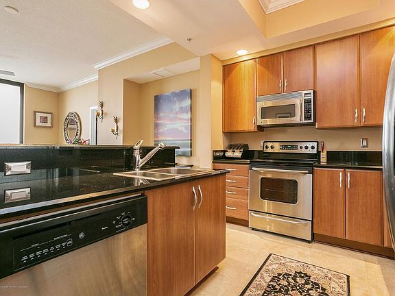 4th image of 801 S Olive Ave Unit 809