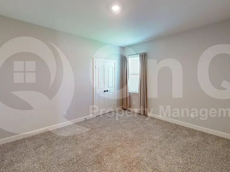 904 Emerson Dr — Photo 13