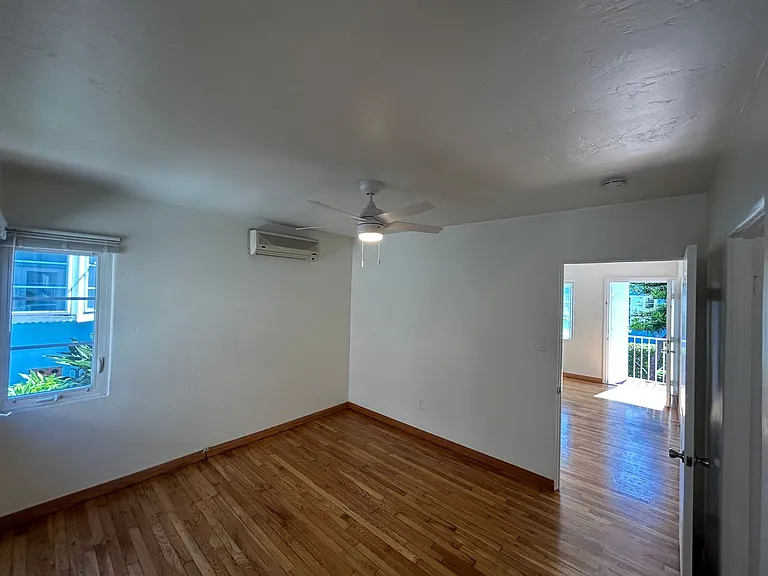 Updated Cottage in Banker's Hill — Photo 7