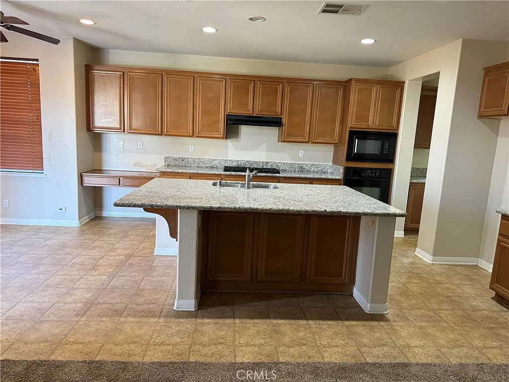 6 bed, 5.5 bath, 4394 sqft, $4,995 — Photo 4