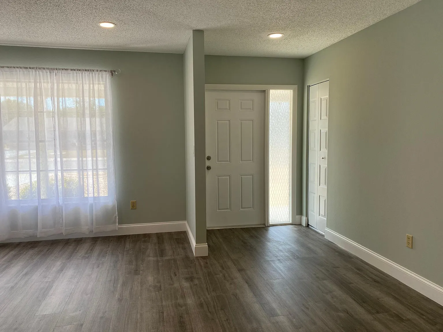 2 bed, 1226 sqft, $1,990 — Photo 3