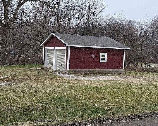 5th image of 3715 Saint Matthew Dr