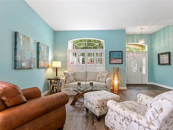 4th image of 16026 Penwood Dr
