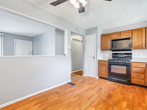 4th image of 1590 Flordawn Dr