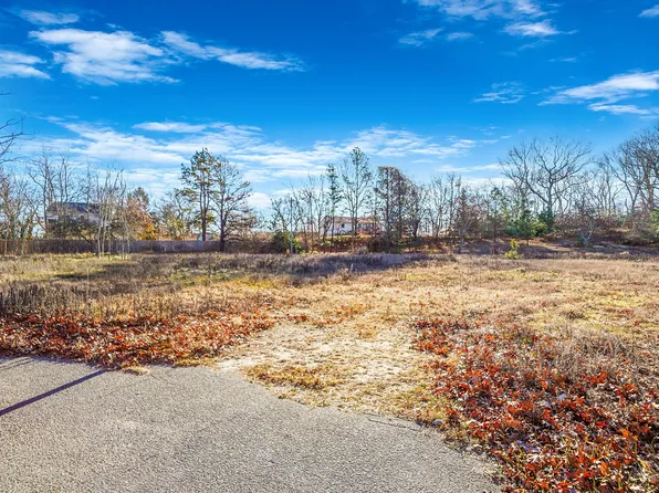 267 Old Country Rd, Eastport, NY 11941