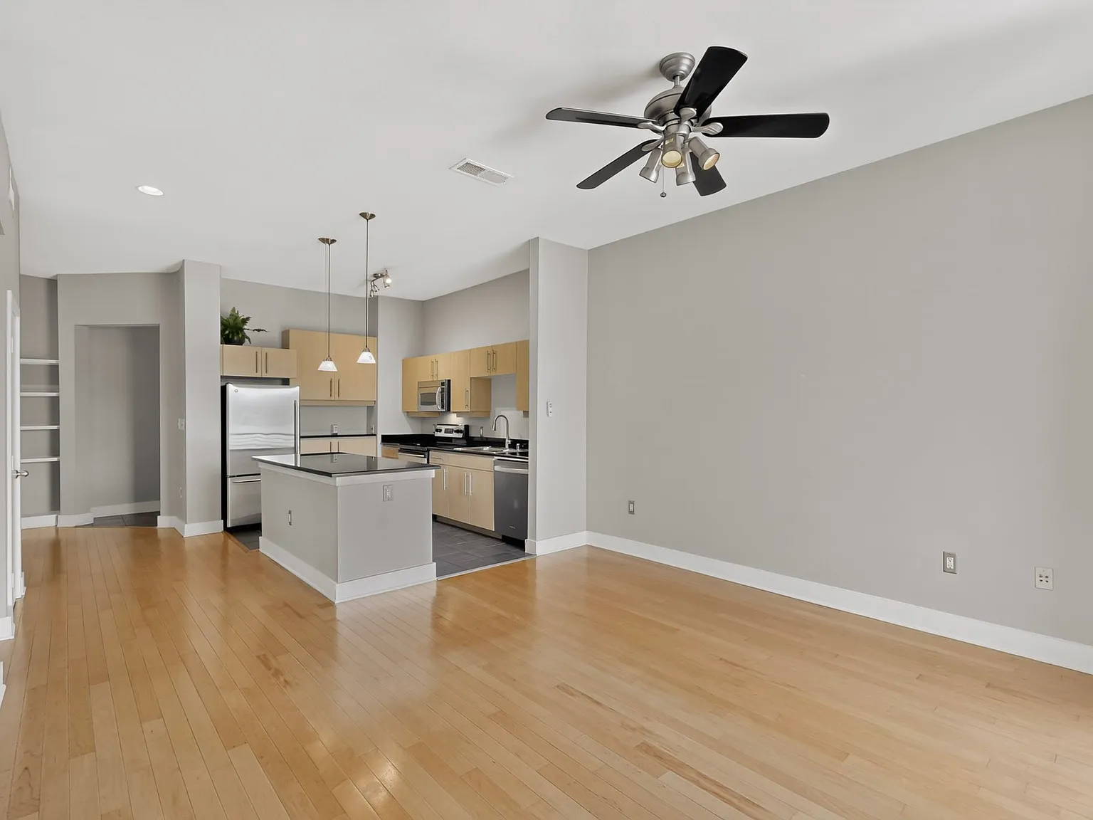 1 bed, 1015 sqft, $2,000 — Photo 4