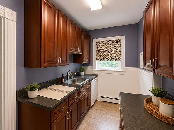 3rd image of 646 Maple St #1