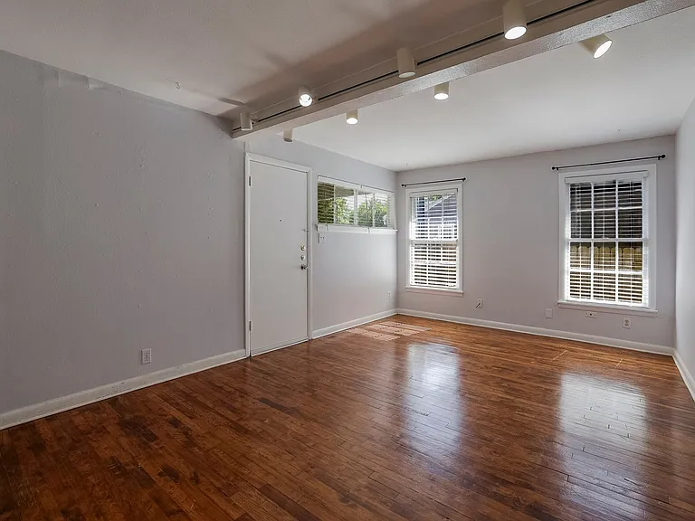 3931 Dexter Ave — Photo 5