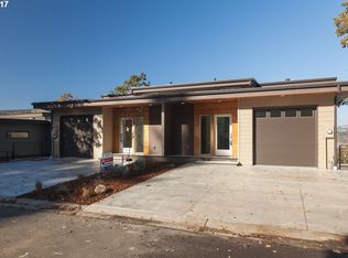 2160 Clearwater Ln., Hood River, OR 97031