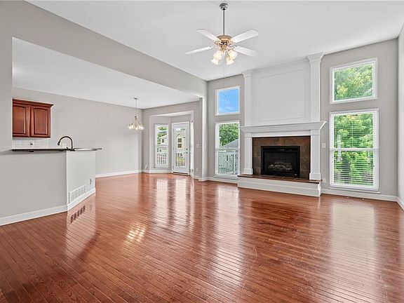5th image of 9801 N Farley Ave