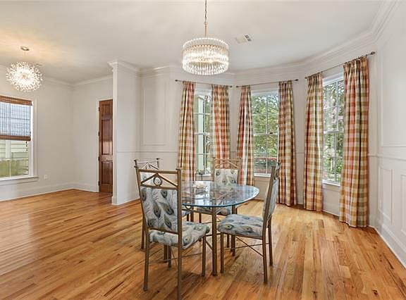 4th image of 661 Arabella St