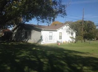 1204 Meadow Park Dr, White Settlement, TX 76108