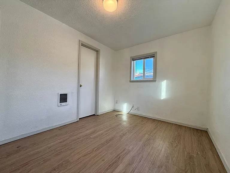 You Don't Want To Miss This Home That Is Walking Distance From Downtown Redmond!! — Photo 8