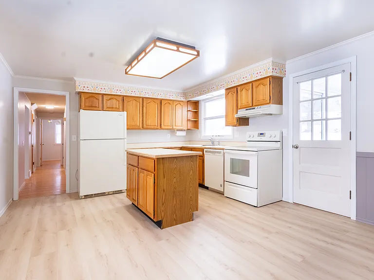 1 Larkspur Ln — Photo 8