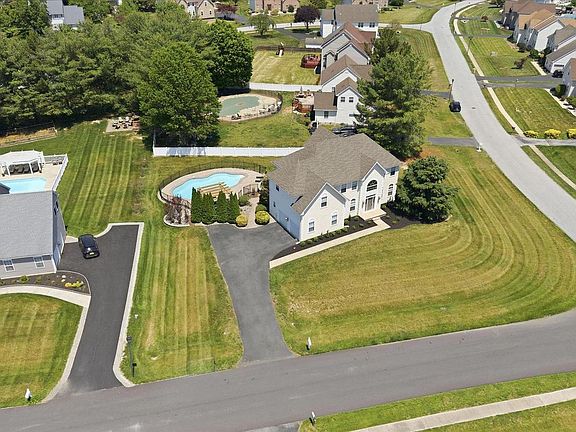 4th image of 112 Sweethollow Dr