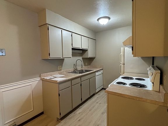 4th image of 1474 Leisure Dr #A