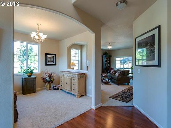 Entry into Living and family rooms
