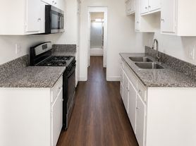 StoneCrest Pointe, 1 Bed 1 Bath Upstairs