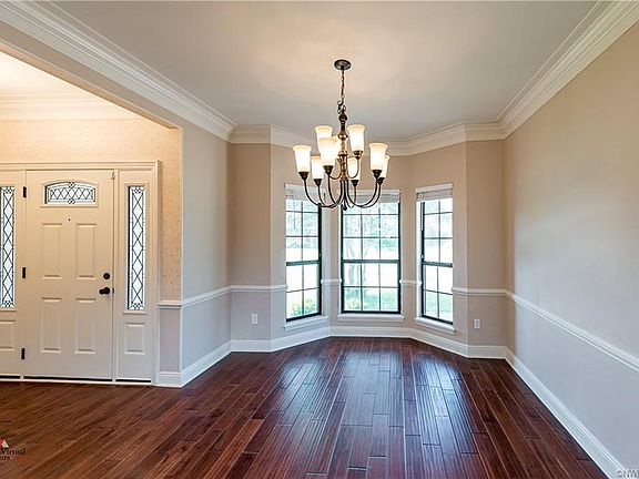 3rd image of 465 Mayfair Ct
