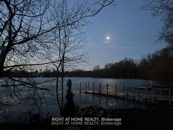 2nd image of 195 Lakeland Cres