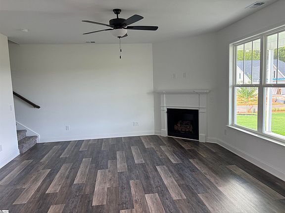 4th image of 160 Deer Way
