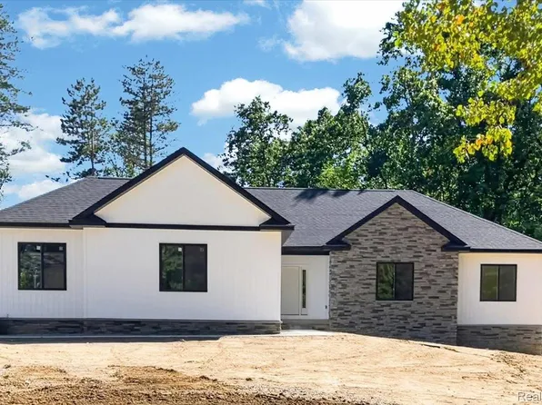 15157 Worden Rd, Holly, MI 48442