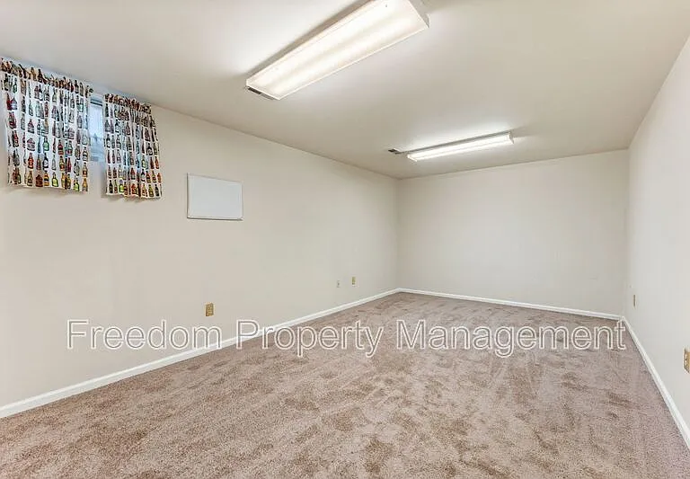 726 Pine Tree Ct — Photo 29